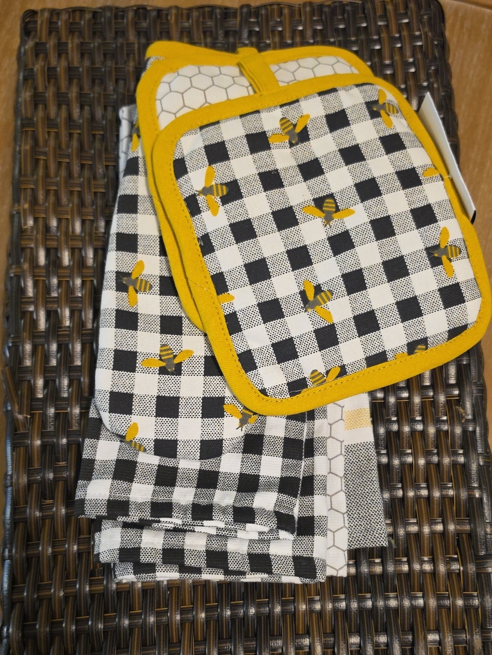 Mainstays 5pc  Black & White Check Pot Holder and Towel Set with Bee NWT